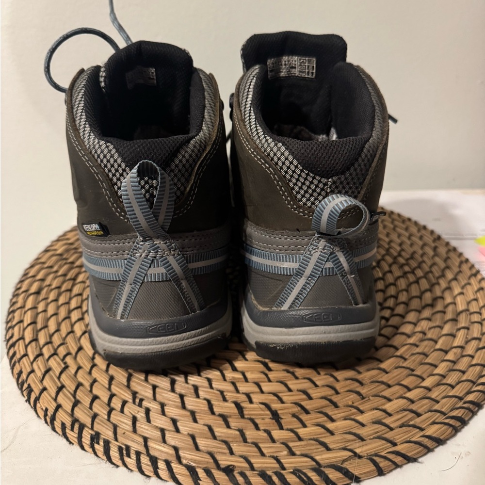 KEEN Women’s Hiking Boots 10.5 - Picture 9 of 14